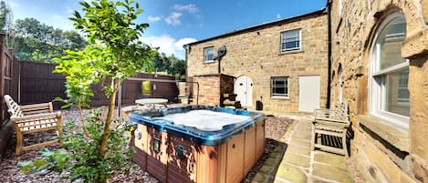 House, 6 Bedrooms (The Old Milking Parlour)