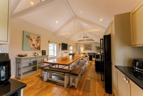 独立别墅, 多间卧室 (The Old Milking Parlour Grande) | 客房内用餐