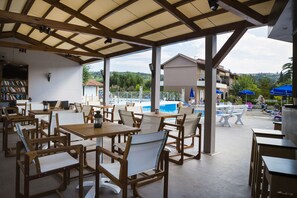 Poolbar