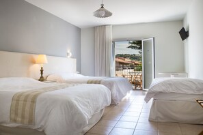 Familiestudio (3 adults) | Safe på rommet, skrivebord, lydisolert og wi-fi (inkludert)