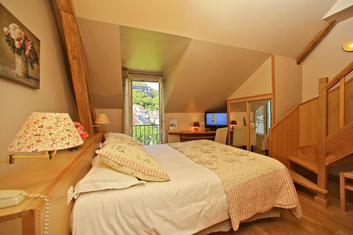 family quadruple room | in-room safe, desk, soundproofing, iron/ironing board