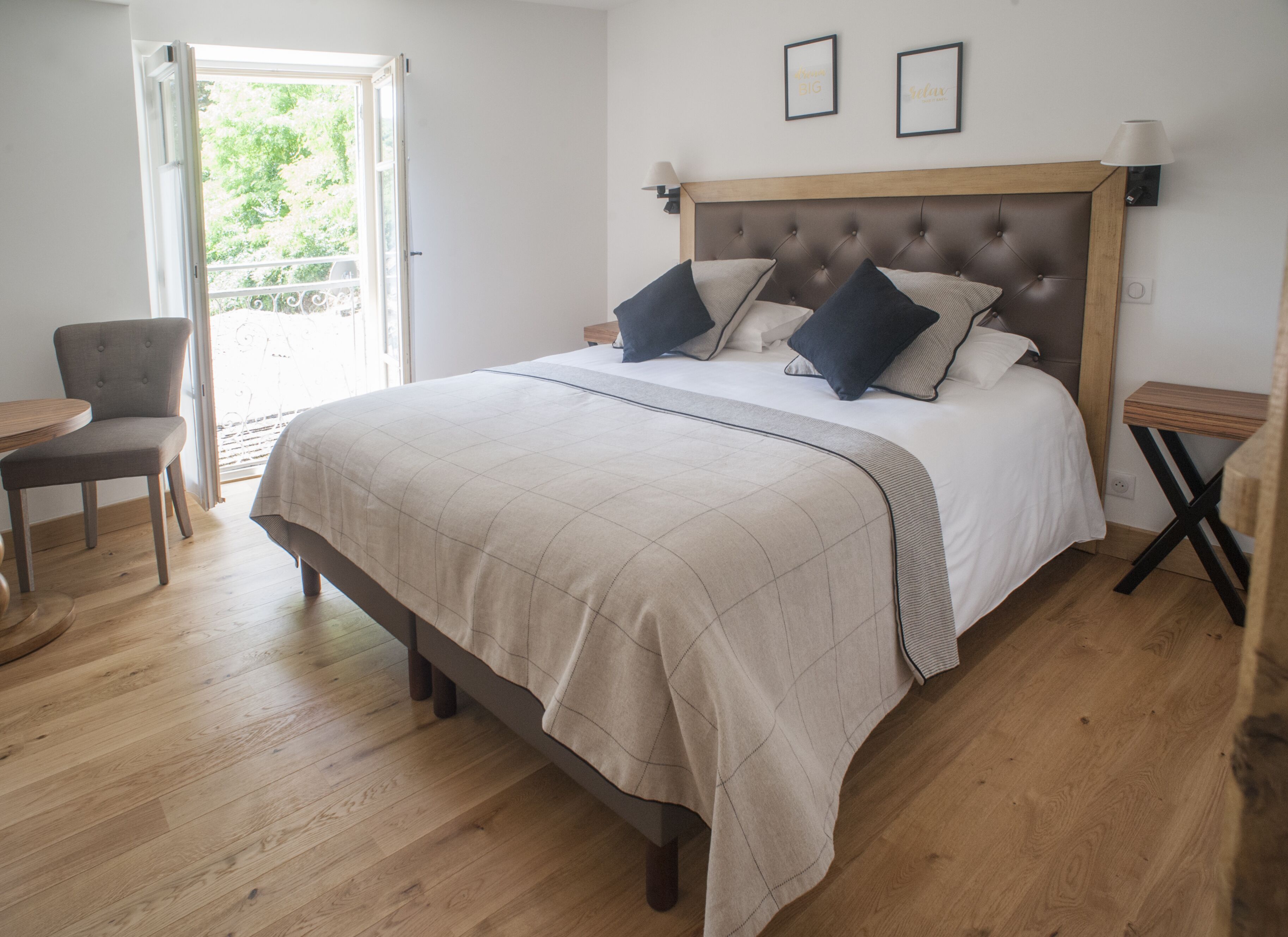 privilège | in-room safe, desk, soundproofing, iron/ironing board