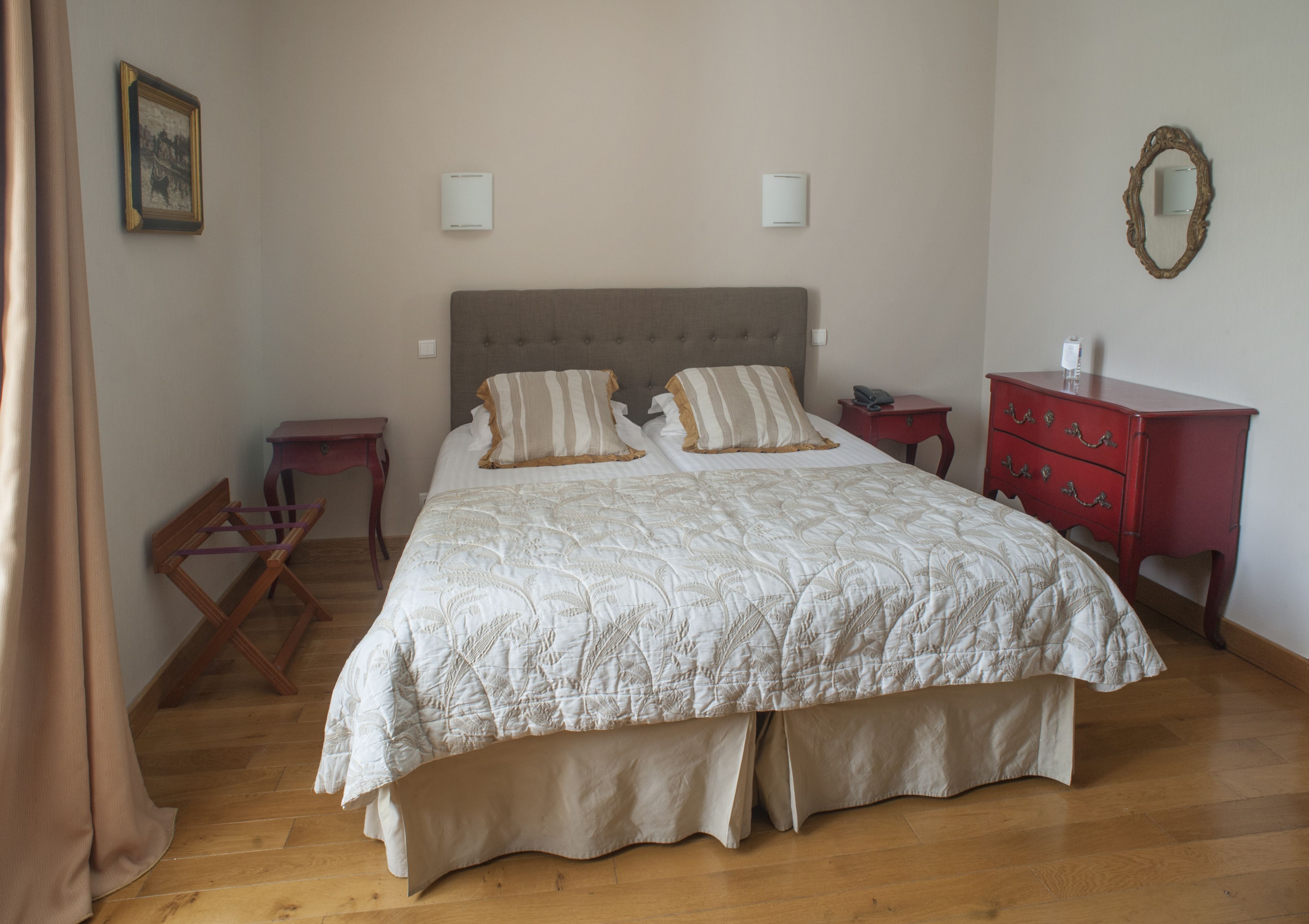 privilège | in-room safe, desk, soundproofing, iron/ironing board