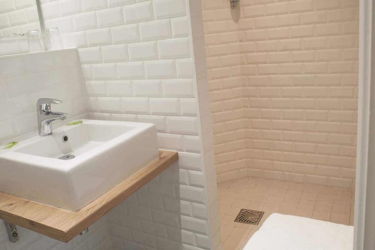 classic double or twin room | bathroom | free toiletries, hair dryer, towels