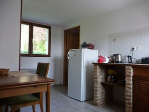 Classic Studio, 1 Queen Bed, Non Smoking, Kitchen (Champêtre) | Private kitchen