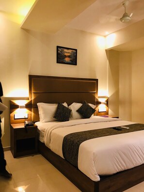 Deluxe kamer, 1 kingsize bed, roken, uitzicht op de stad | Uitzicht op de stad