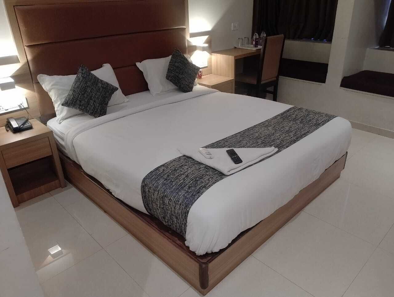 豪華客房 | 浴室 | 淋浴設備、毛巾