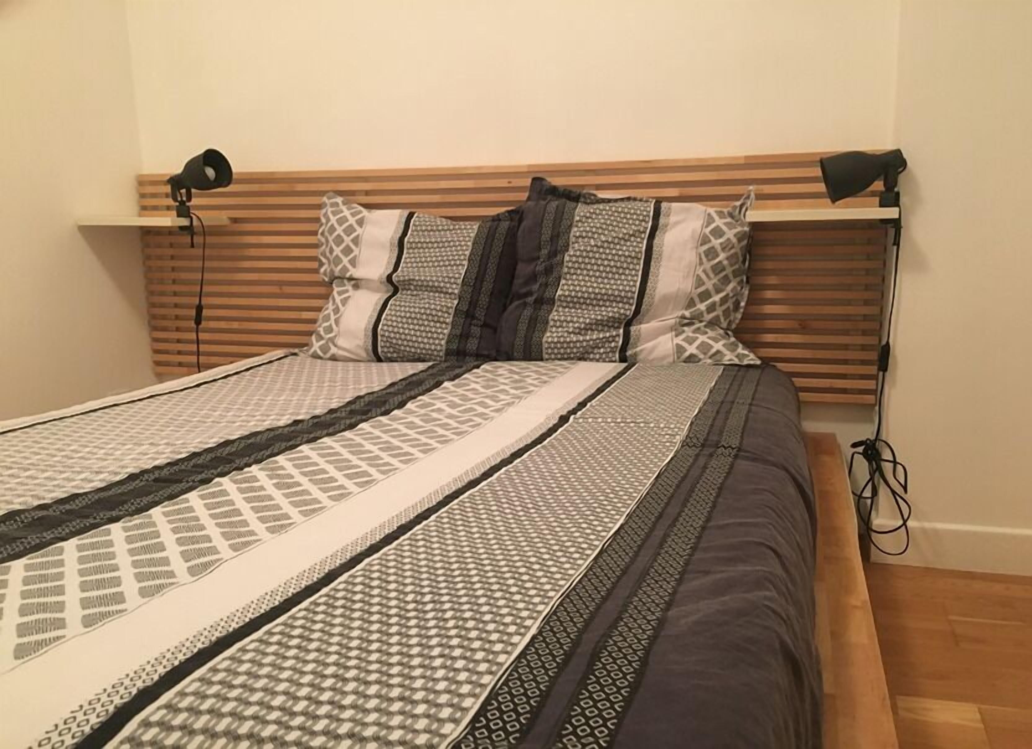 Schallisolierte Zimmer, kostenloses WLAN, Bettwäsche