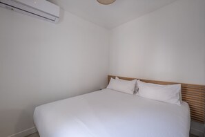 Traditional Studio, 1 Queen Bed with Sofa bed, Non Smoking | Soundproofing, free WiFi, bed sheets - Résidence Clignancourt (Paris)