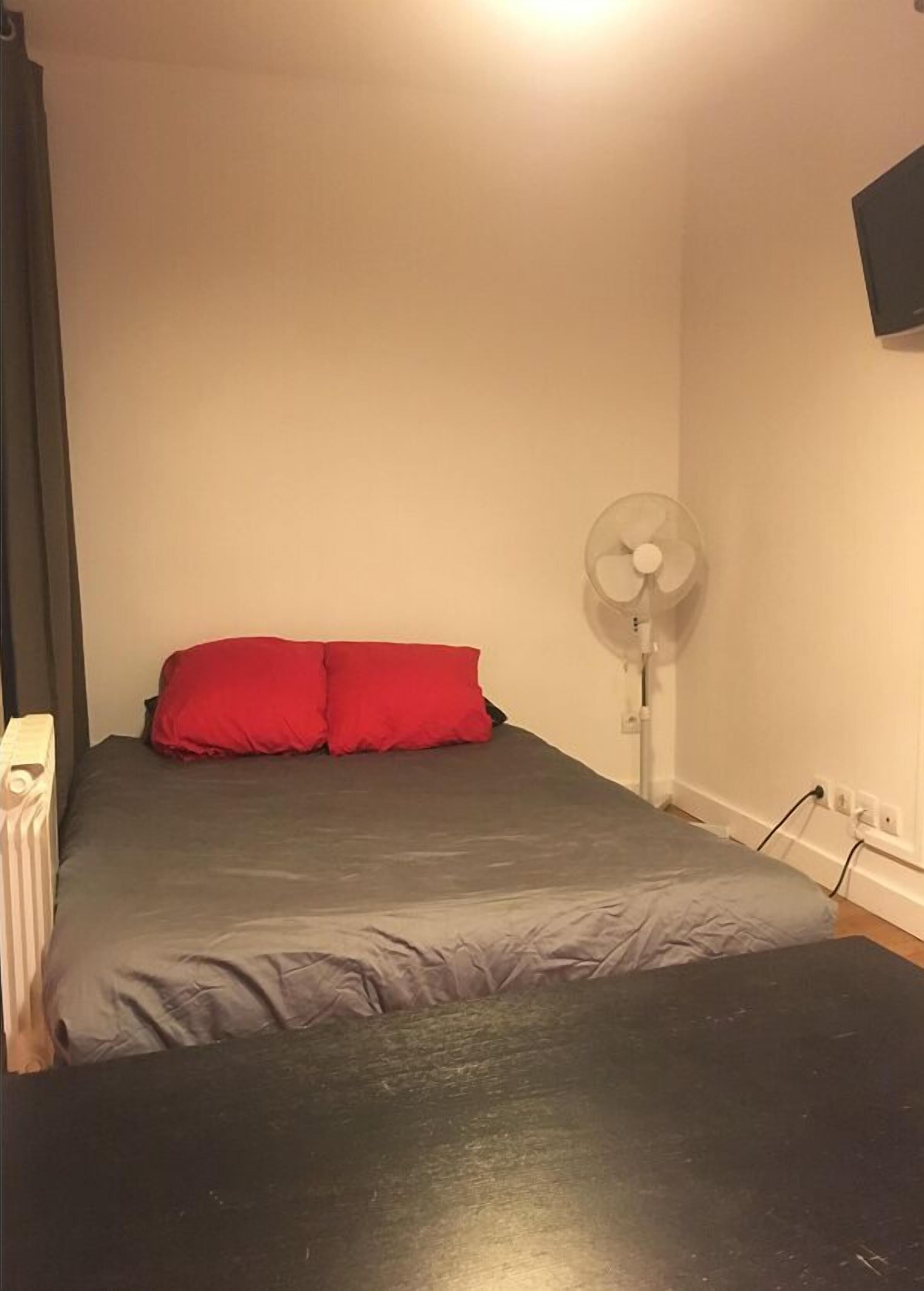 Schallisolierte Zimmer, kostenloses WLAN, Bettwäsche