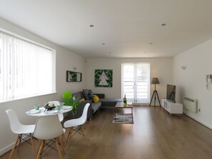 Interior detail - Tudors - The Emerald - Free parking (Birmingham)