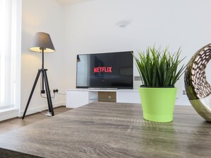 Television - Tudors - The Emerald - Free parking (Birmingham)