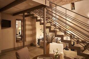 Premium bedding, minibar, cribs/infant beds, free WiFi