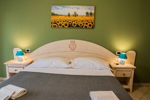 Bureau, lits bébé (en supplément), Wi-Fi gratuit, draps fournis