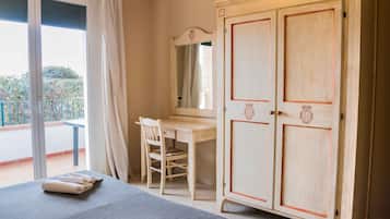 Bureau, lits bébé (en supplément), Wi-Fi gratuit, draps fournis