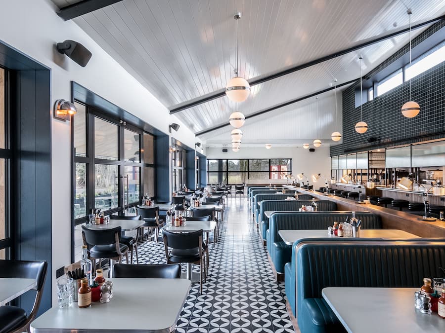 Petit déjeuner, déjeuner et dßner servis sur place