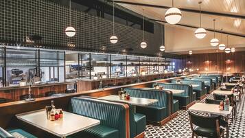 Desayuno completo todos los días (con cargo)