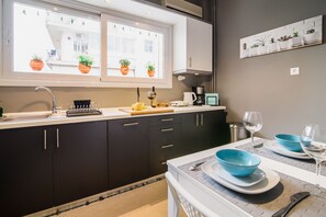 City Apartment, City View | Private kitchen | Oven, stovetop, dishwasher, coffee/tea maker