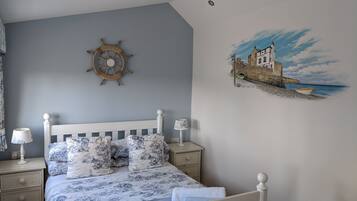 Double Room, Private Bathroom | Free WiFi, bed sheets