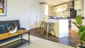 Business Apartment, 2 Bedrooms, Non Smoking | Private kitchen - Tudors eSuites Birmingham Apartments with Parking (Birmingham)