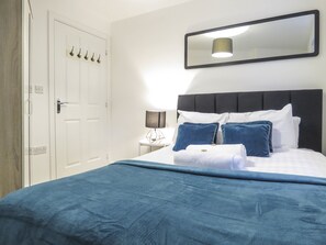 Business Apartment, 2 Bedrooms, Non Smoking | 2 bedrooms, rollaway beds, free WiFi, bed sheets - Tudors eSuites Birmingham Apartments with Parking (Birmingham)
