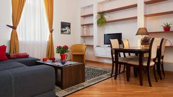 Apartamento superior | Sala de estar | Una Smart TV