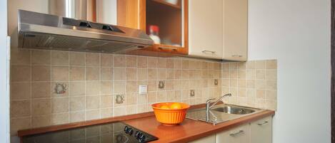 Superior Apartment | Private kitchen | Fridge, microwave, stovetop, electric kettle