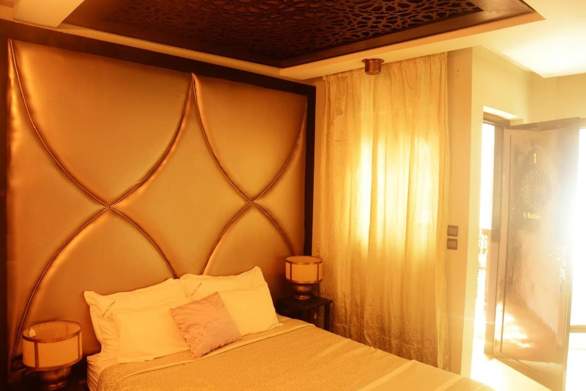 Deluxe kamer, 1 kingsize bed, niet-roken | 1 slaapkamer, individueel gedecoreerd, individueel gemeubileerd