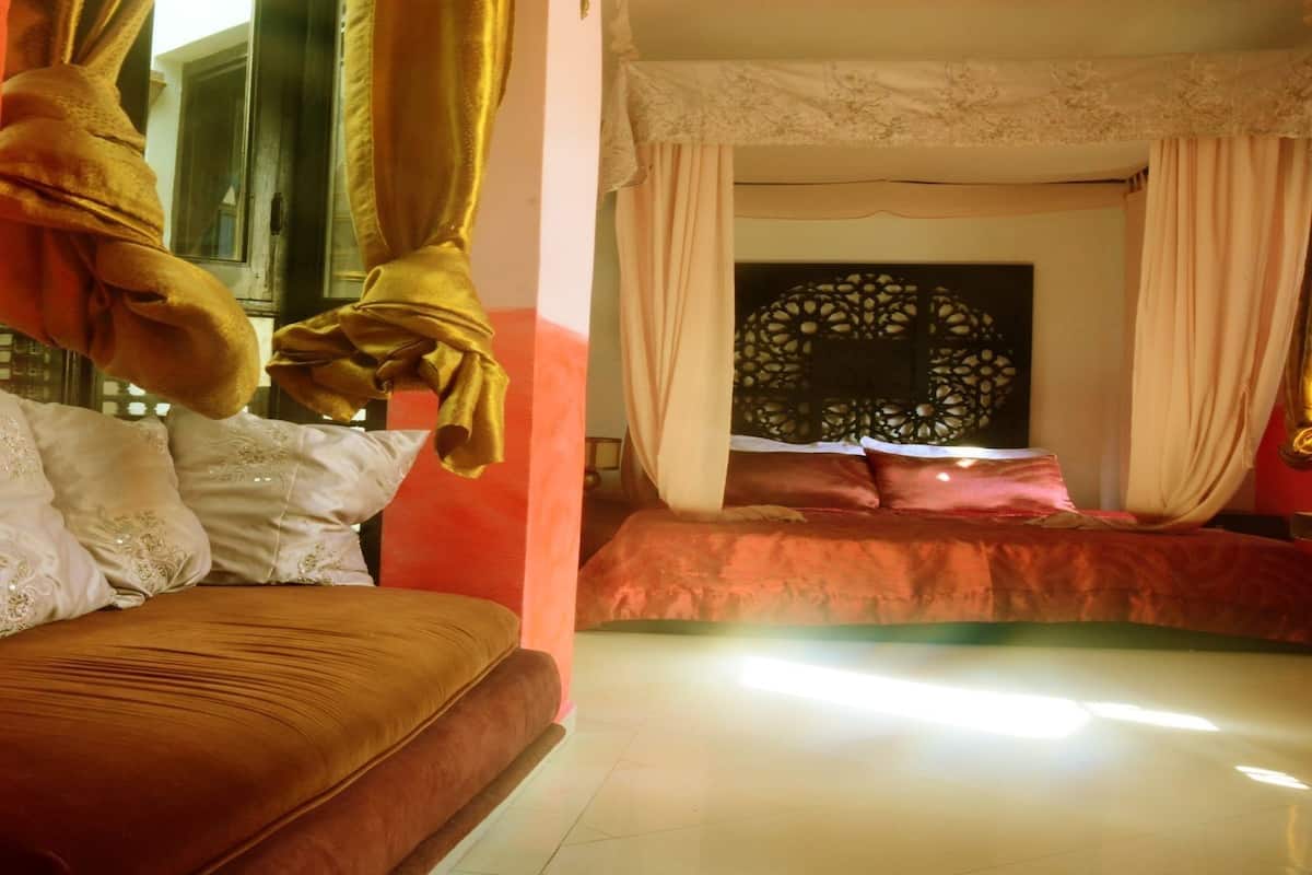 Deluxe suite, 1 kingsize bed, niet-roken | 1 slaapkamer, individueel gedecoreerd, individueel gemeubileerd