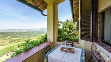Villa, 6 Bedrooms | Balcony