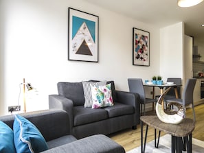 Business Apartment, Non Smoking | Living room
