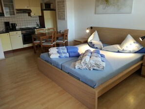 Junior Apartment, Mountain View (incl. end cleaning fee €45) | Private kitchen | Fridge, microwave, oven, stovetop
