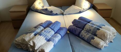 Junior-Apartment, Bergblick (inkl. Endreinigungsgebühr €45) | Wohnbereich | LCD-Fernseher, DVD-Player