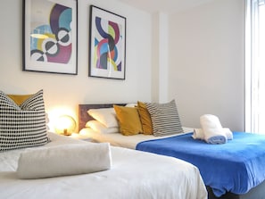 2 habitaciones, tabla de planchar con plancha y wifi gratis 