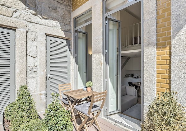 Loft Premium, 1 chambre, balcon, vue cour intérieure | Terrasse/Patio