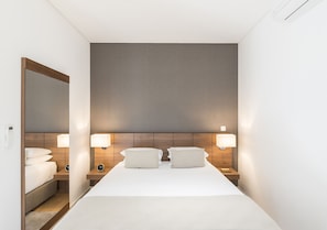 Standard-Apartment, 1 Schlafzimmer, Poolzugang, Stadtblick | 1 Schlafzimmer, Zimmersafe, individuell dekoriert, Verdunkelungsvorhänge
