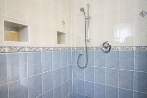 Regadera en el baño