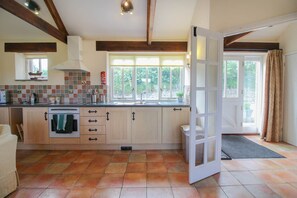 Dishwasher, highchair, cookware/dishes/utensils - Ardevora an Gylen (Truro)