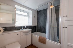Cottage | Bathroom