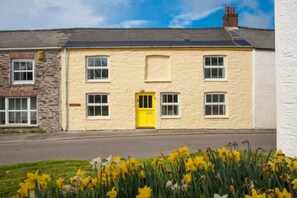 Front of property - April Cottage (Truro)