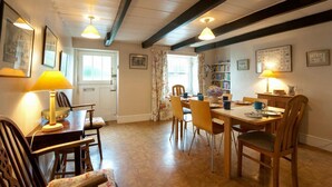 Room - April Cottage (Truro)
