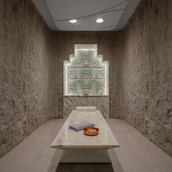 Espace de soins pour les couples, sauna, bain à remous, hammam