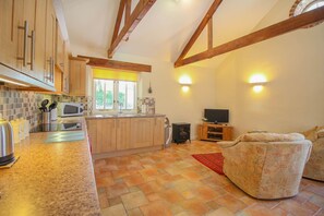 Lavavajillas, silla alta para bebés, utensilios de cocina