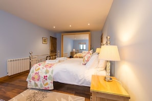 1 bedroom, free cots/infant beds