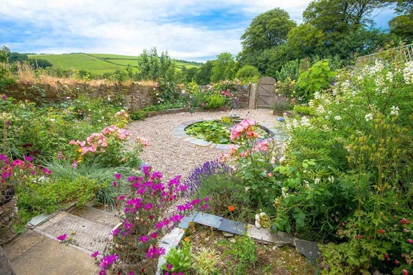 Cottage | Property grounds