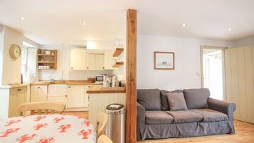 Cottage | Living area | Fireplace