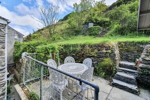 Cottage | Property grounds - Bay Cottage (Truro)