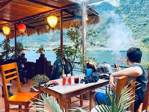 Terrace/patio - Phong Nha Coco Riverside Homestay (Bo Trach)