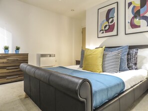Business Apartment, 2 Bedrooms, Non Smoking | 2 bedrooms, iron/ironing board, travel crib, rollaway beds