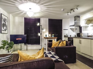 Interior detail - Tudors eSuites Birmingham Apartments with Parking (Birmingham)